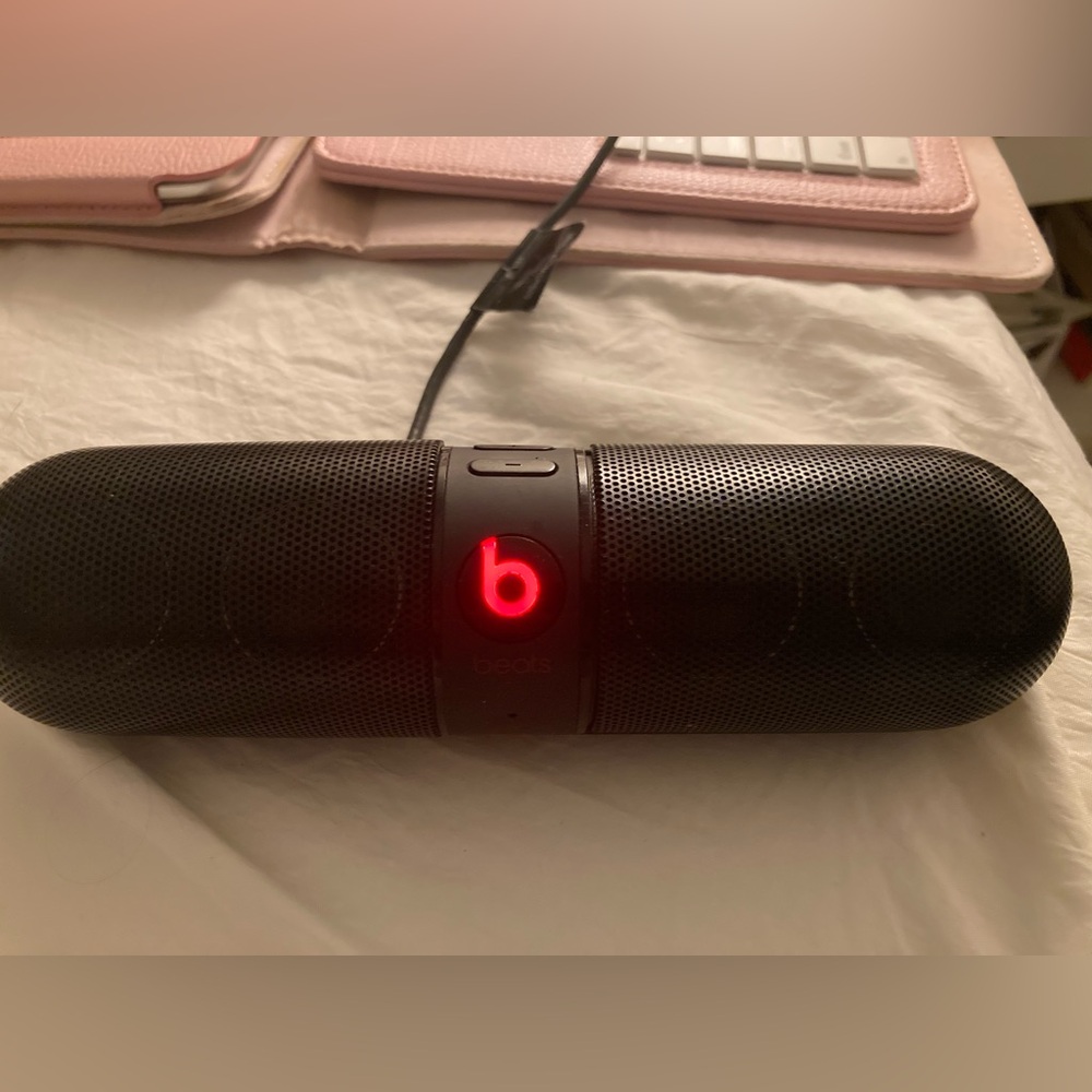 Dr. Dre Wireless Beats Pill Speaker 1.0